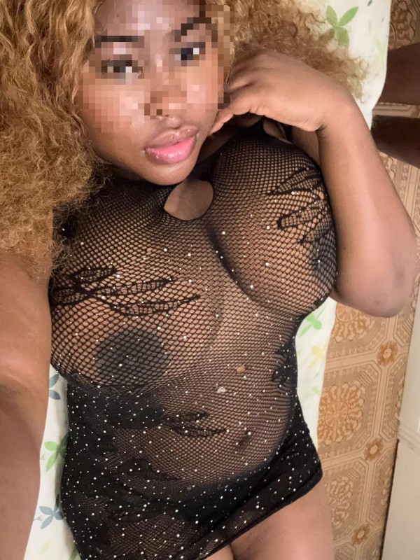 JOVEN DE GRANDES PECHOS, PARA QUE TE LOS COMAS TODO