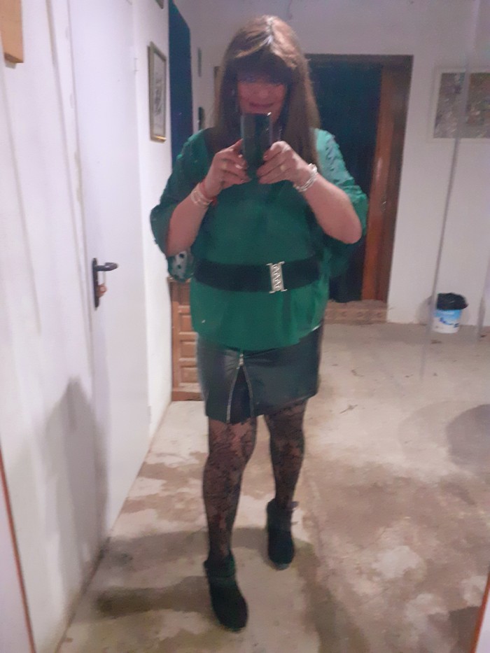 Hombre madurito bisex se viste de mujer