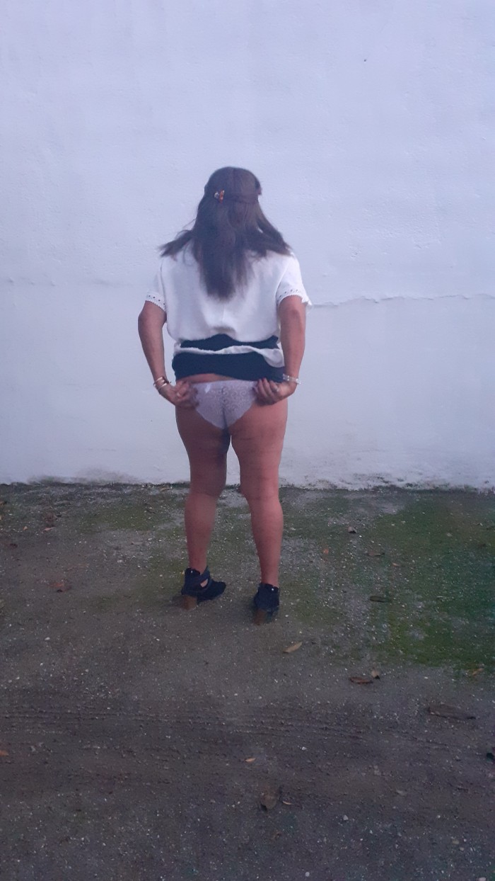 Hombre madurito bisex se viste de mujer