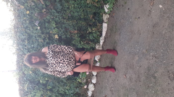 Hombre madurito bisex se viste de mujer