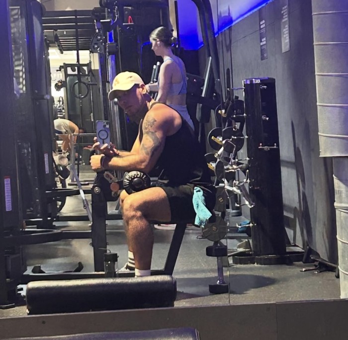 Latino masajista XL muy complaciente