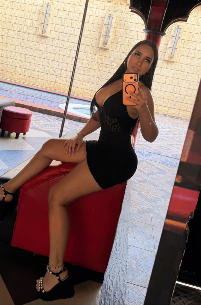 Vianka una mujer con curvas impresionantes