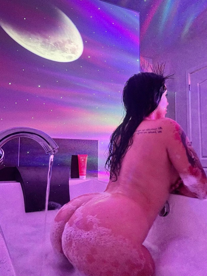 GUARRA CON DESEOS DE POLLAS LLENAS DE MUCHA LECHE