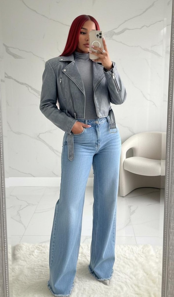 KIARA RECIEN LLEGADA ALCANTARILLA SEXY Y ATREVIDA