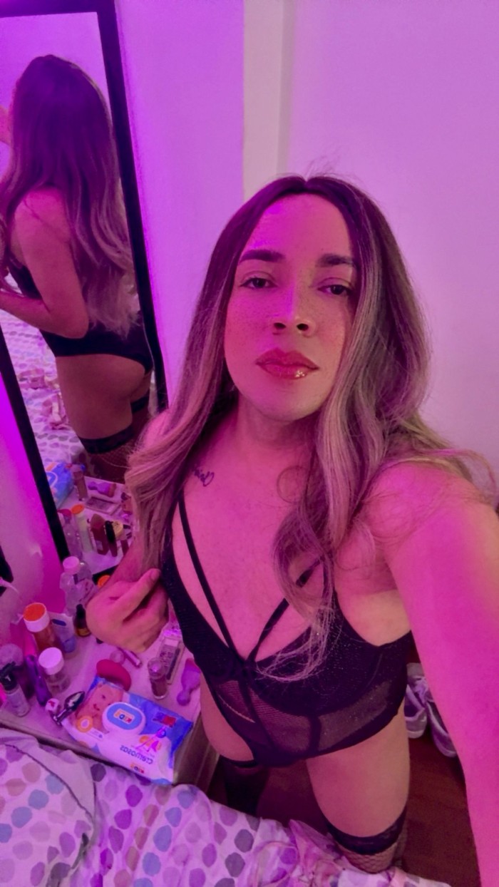 TRAVESTI MUY CAÑERA Y COMPLACIENTE