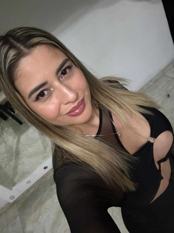 GUAPISIMA CHICA JOVEN CUERPO DE INFARTO BESOS