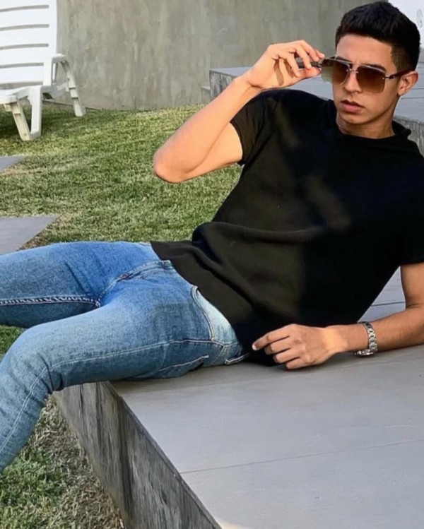 LATINO! Soy mateo, juguetón, caliente y fiestero.