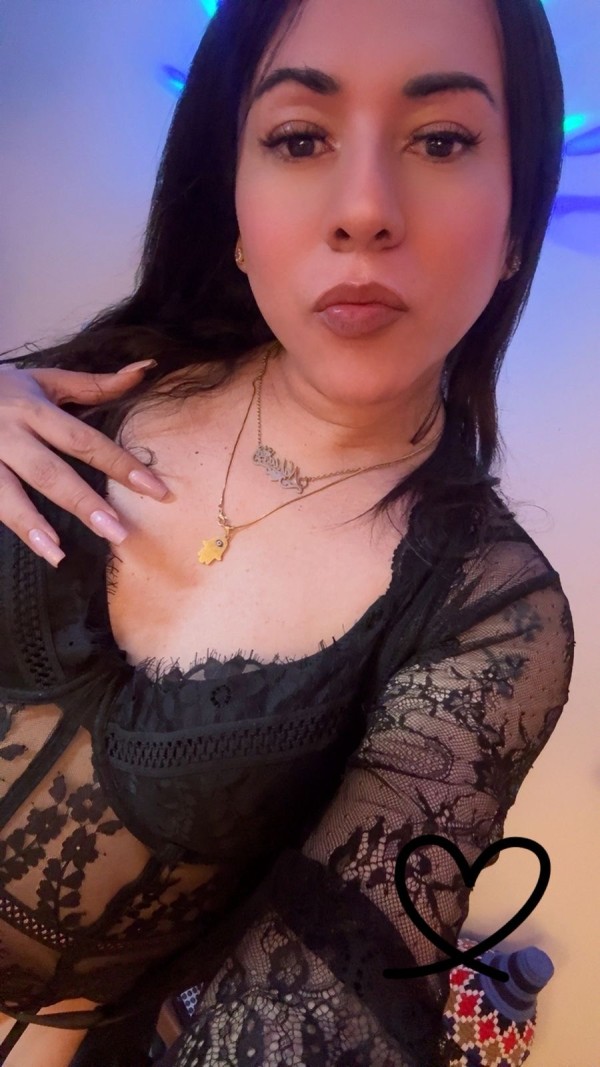 Nahiara trans hot
