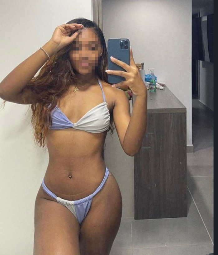 Mulatita sexi y cachonda