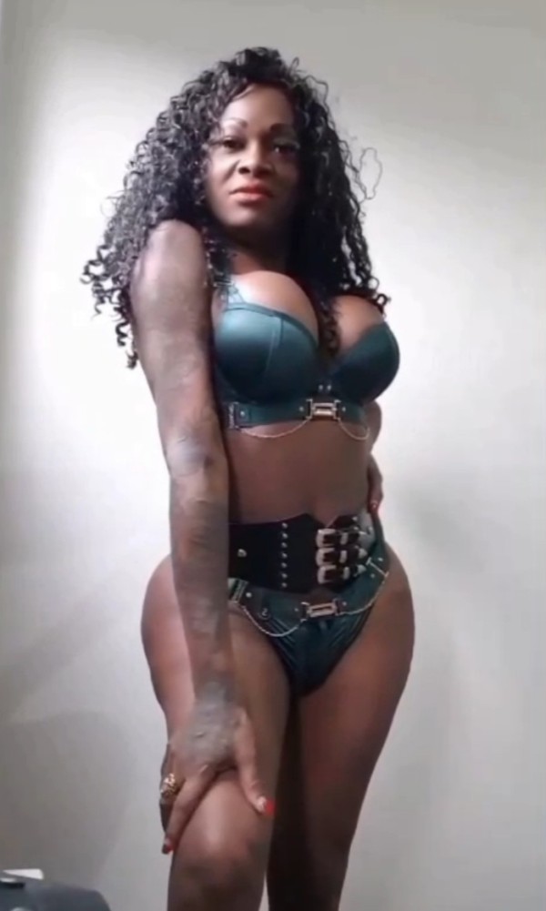 Nervión Nervión morena femenina pollóna