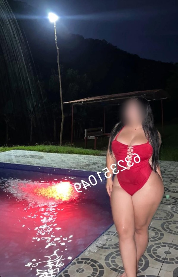 DIOSA GARGANTA PROFUNDA  SALIVADO