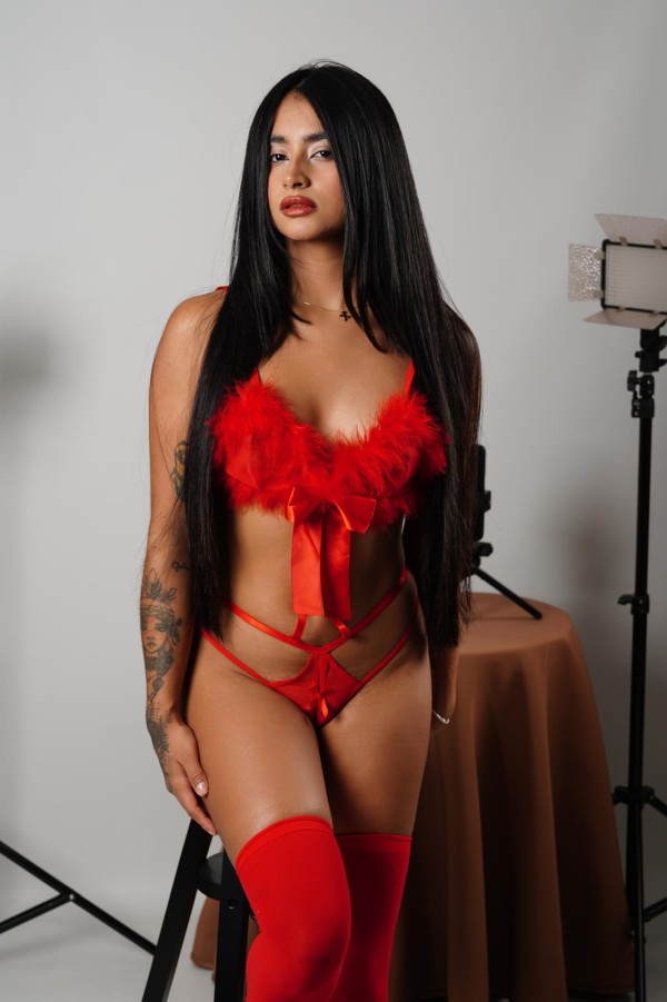 Amira 20 años fiestera divertida colombianita lésbico real