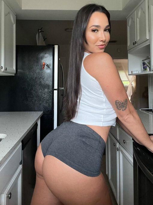 muy viciosa y me gusta  mamarla también el  griego