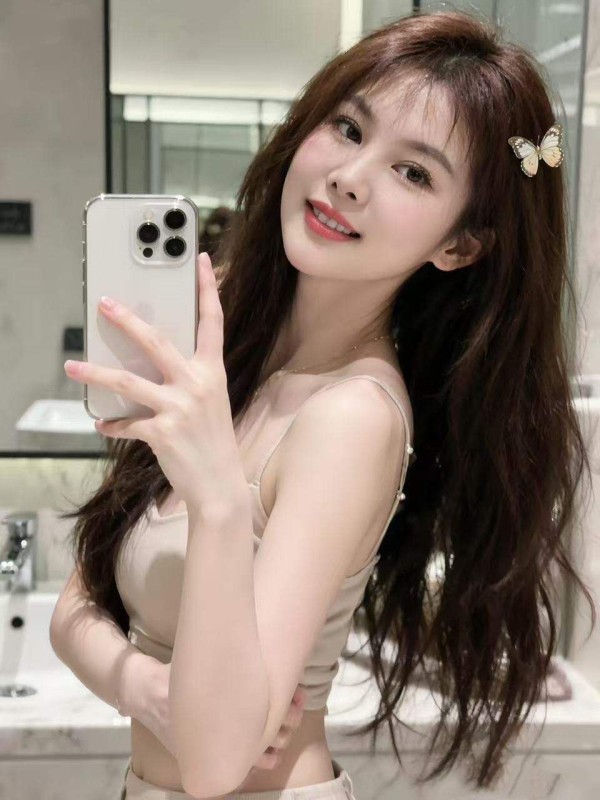 Chica asiatica oriental cariñosa china