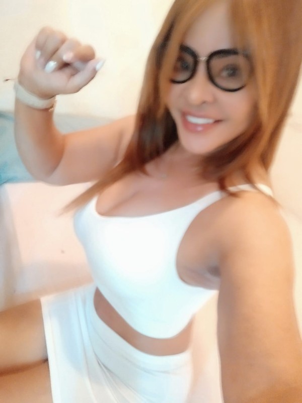 Celeste morbosa Cachonda elegante masajista