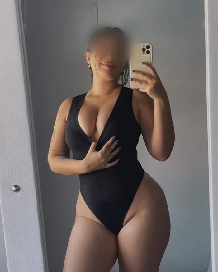 MAMADA SALIBADA , LECHITA EN LA CARA
