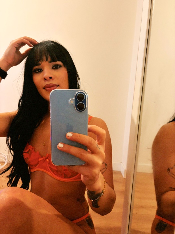 CAROLINA ATREVIDA SENSUAL EN IBIZA