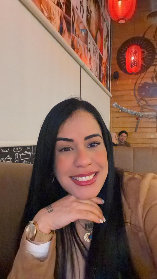 Patricia amante a la polla dura fiestera y cachonda