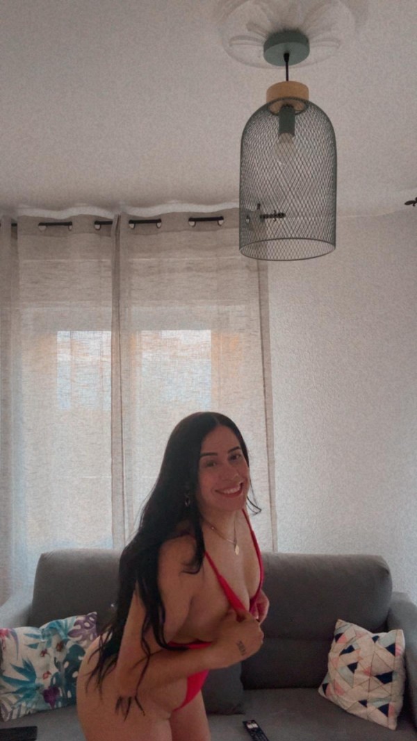 Patricia amante a la polla dura fiestera y cachonda