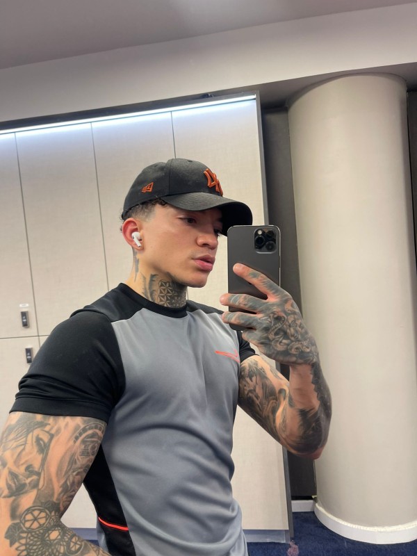 NIÑATO DEPORTISTA, MODELO COLOMBIANO. SUITE PRIVADA