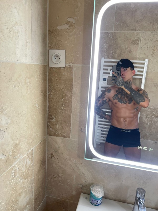 NIÑATO DEPORTISTA, MODELO COLOMBIANO. SUITE PRIVADA