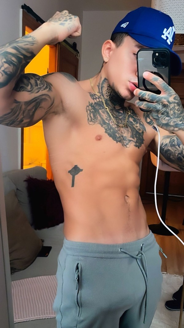 NIÑATO DEPORTISTA, MODELO COLOMBIANO. SUITE PRIVADA