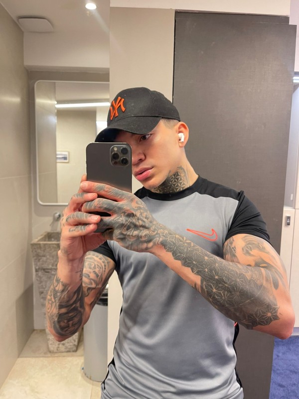 NIÑATO DEPORTISTA, MODELO COLOMBIANO. SUITE PRIVADA