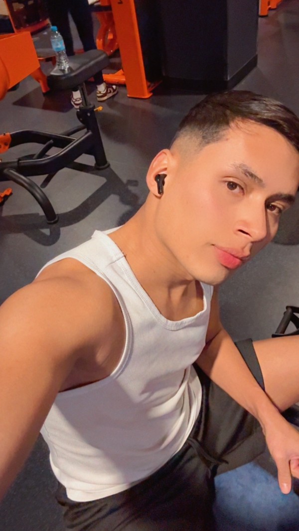 Eixample-DIEGO Latino XL POLLÓN MUY LECHERO SITIO Y SALIDAS 24hs