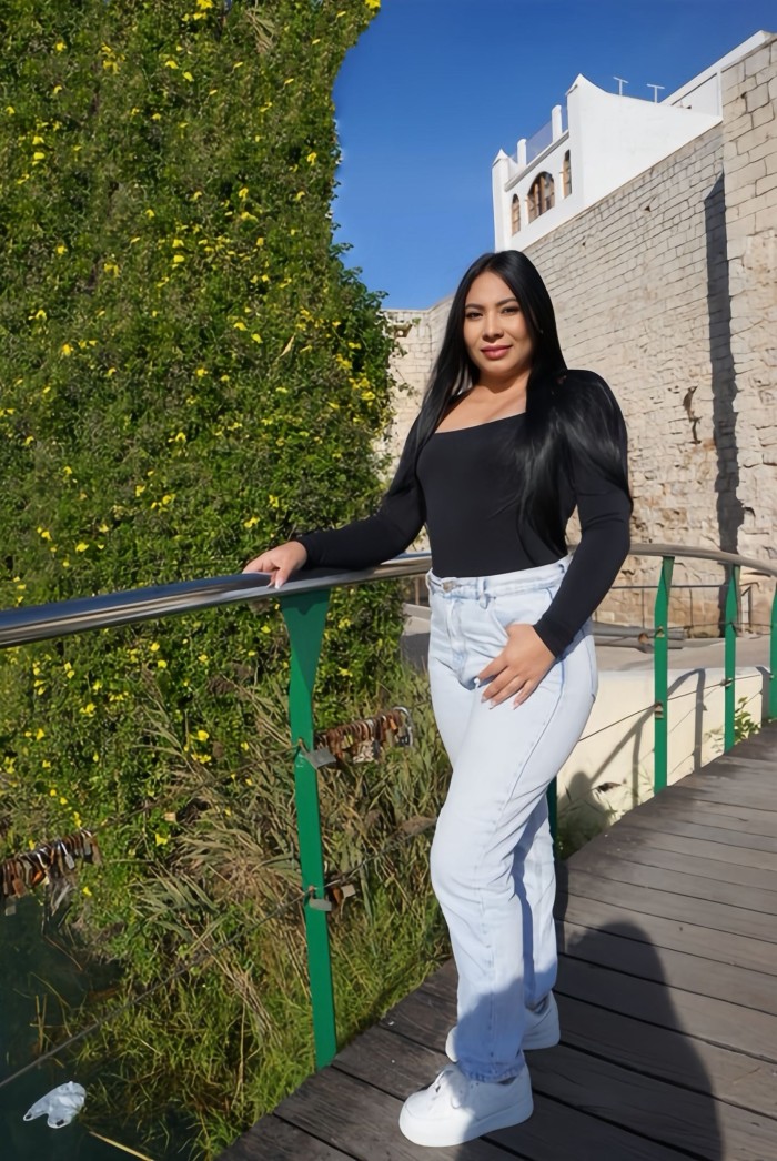 tu jovencita fiestera muy cachondita….