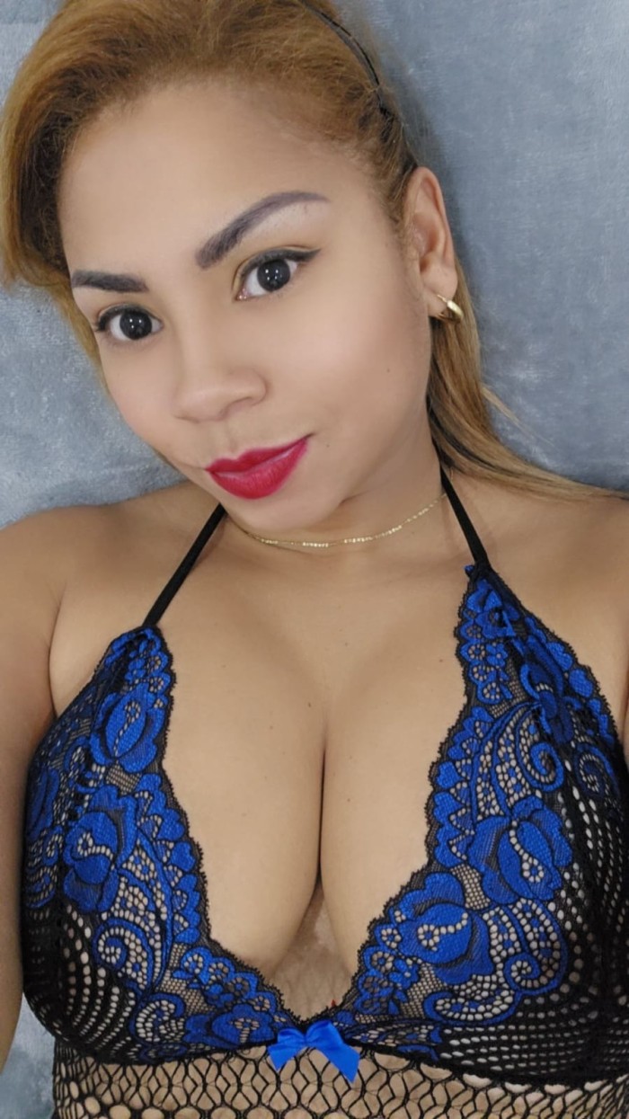 Rubia exótica cachonda complaciente
