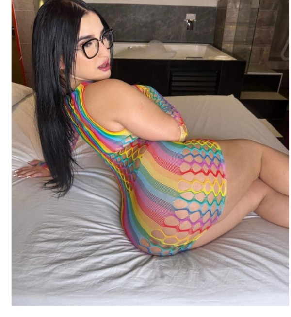 TU PUTiCA SIN BRAGUITAS CACHONDA