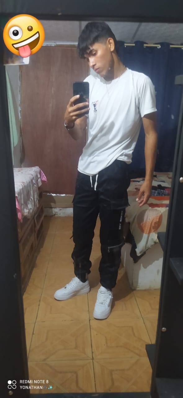 Jonathan  activo versátil fiestero cañero