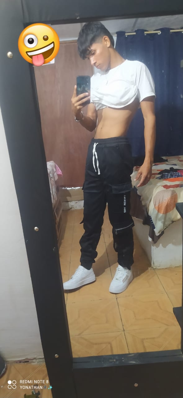 Jonathan  activo versátil fiestero cañero