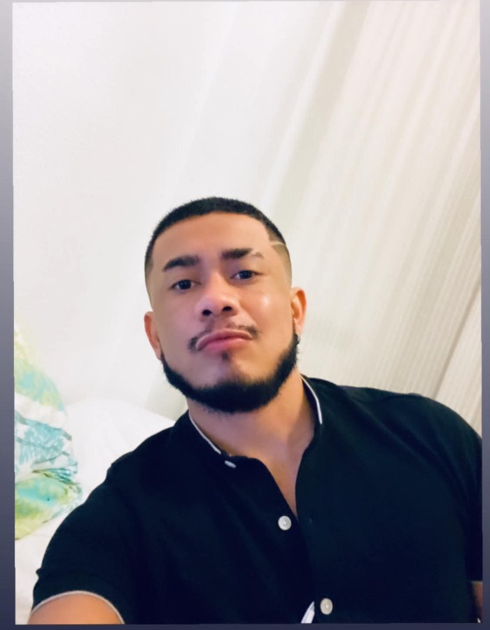 Activo pollón bisexual