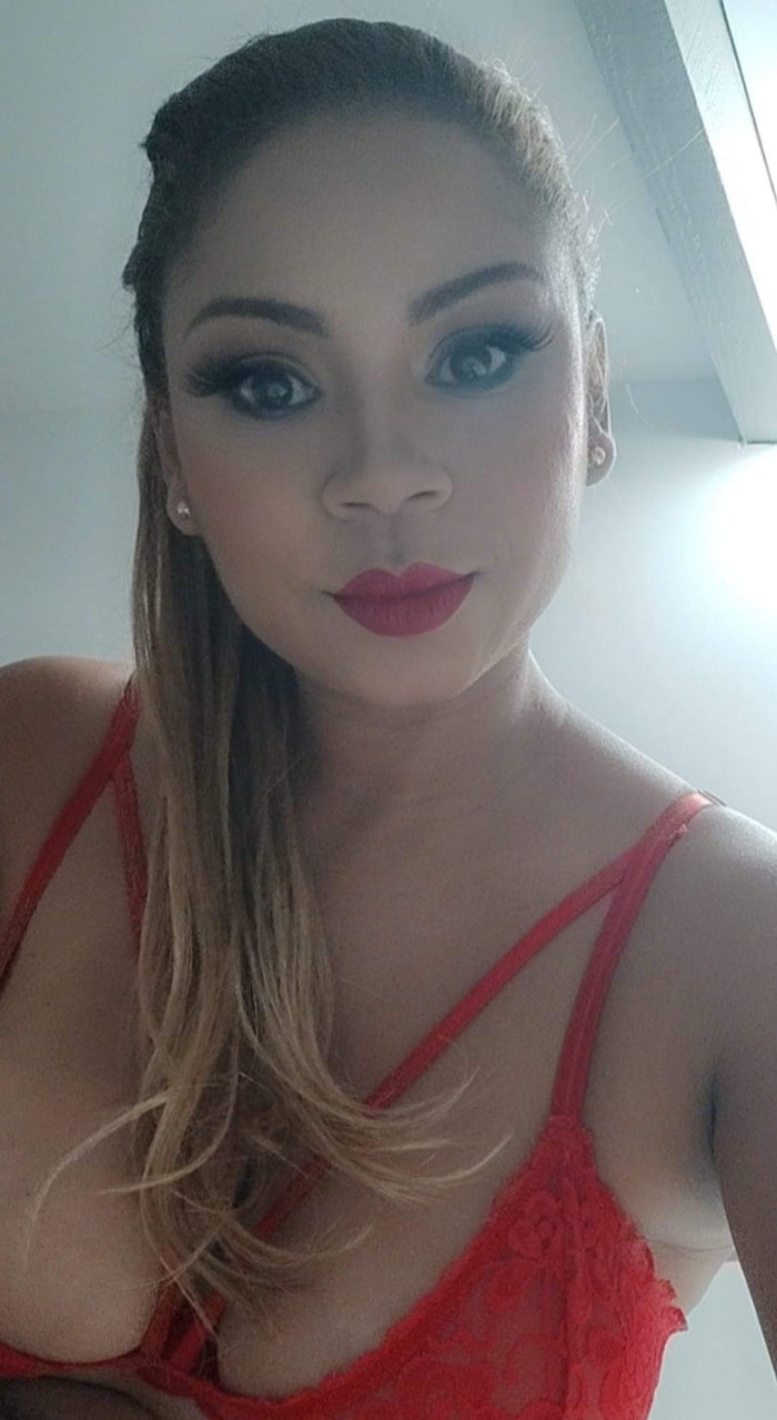 Rubia exótica sexy elegante