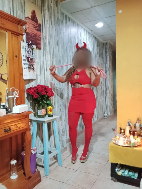 I’m Reina because I’m your Queen