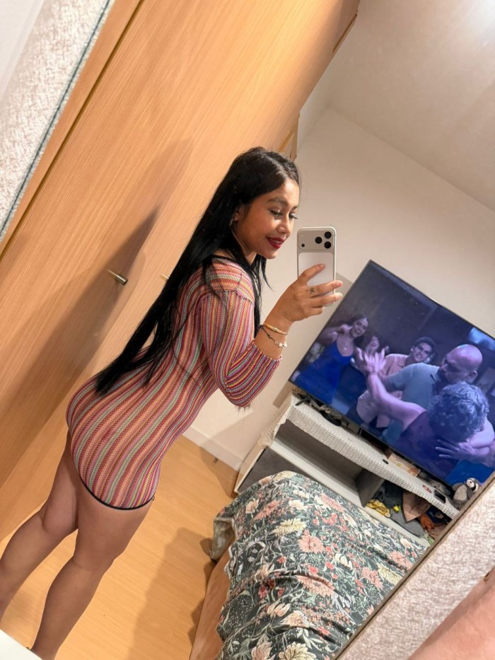 PRECIOSA JOVENCITA COLOMBIANA ADICTA A LA POLLA