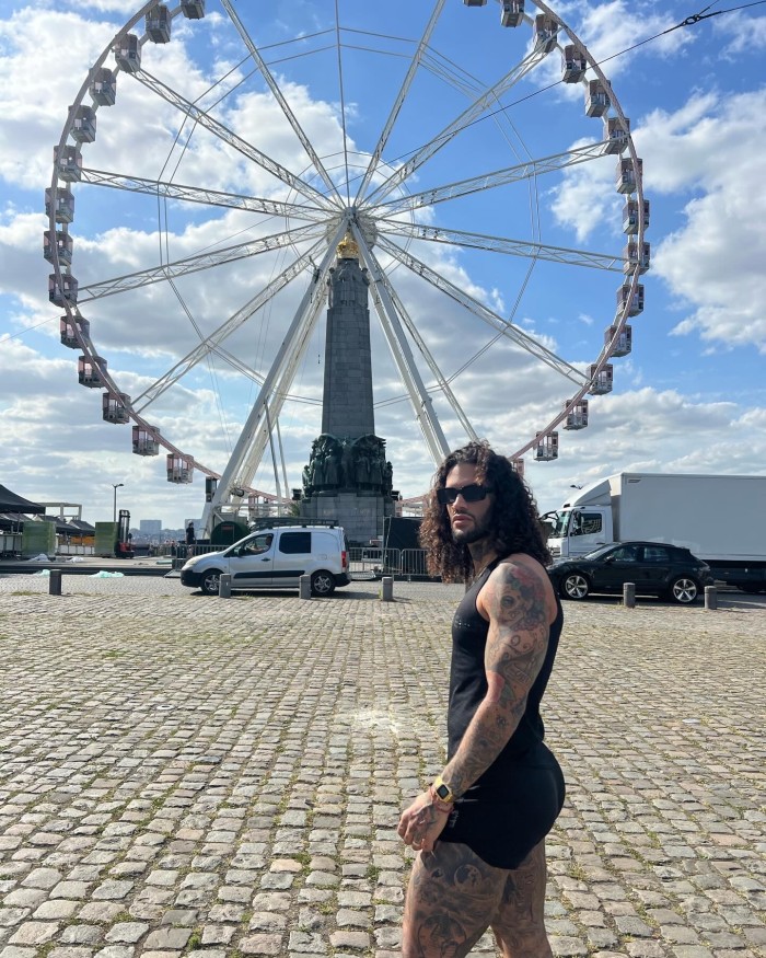 Novedad en tu ciudad. Gran polla XXL para tu trase