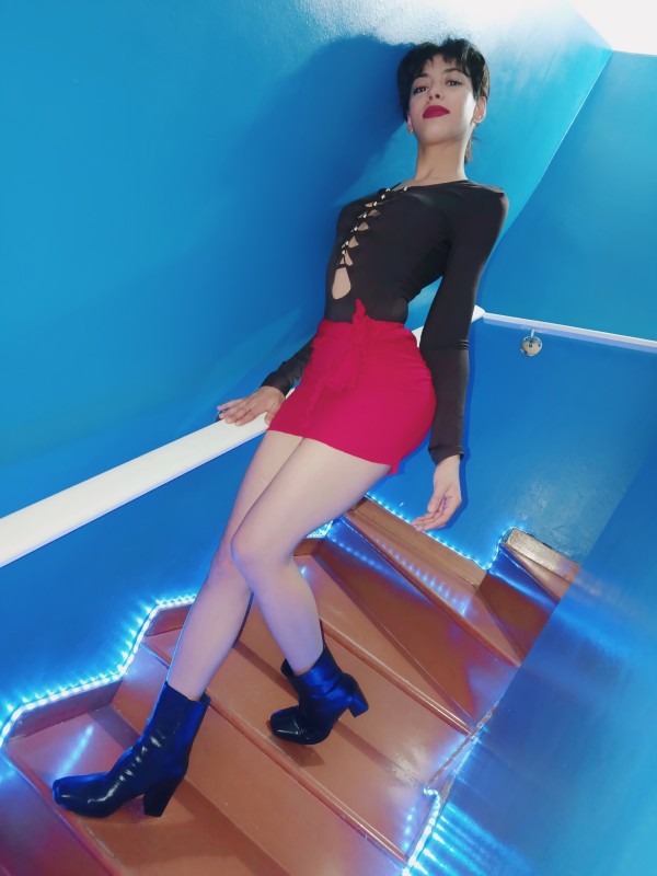 MAYA ARABE JOVENCITA Y GUAPA NOVEDAD