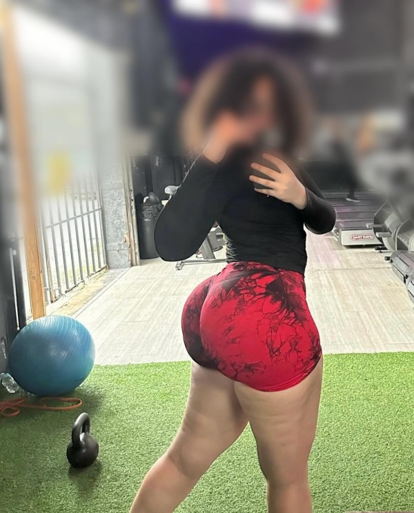 Putaa caliente y fiestera acaba de llegar a tu ciudad. Ven a disfrutar