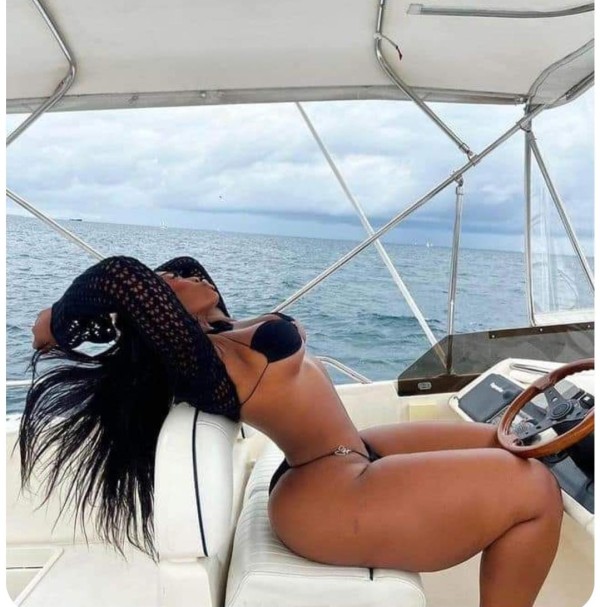 GOZO SI ME FOLLAN DURO, MAMO RABOS