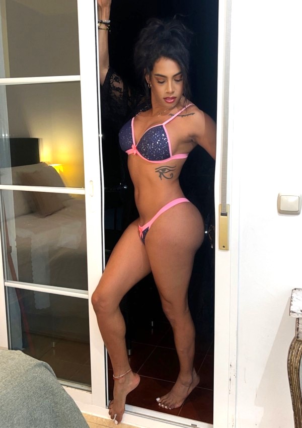 TRANS JOVEN EXPERTA EN NOVATOS CACHONDA Y VICIOSA EN MARBELLA