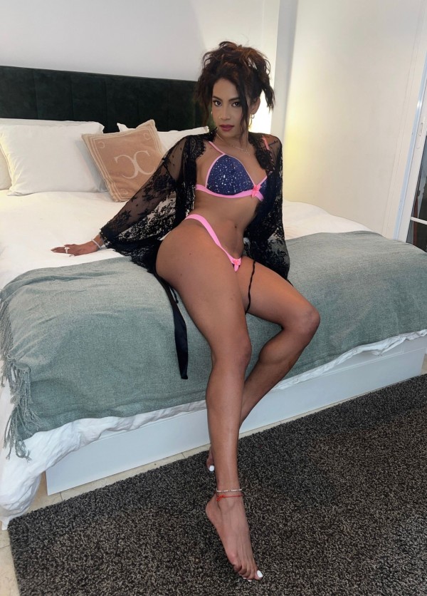 TRANS JOVEN EXPERTA EN NOVATOS CACHONDA Y VICIOSA EN MARBELLA