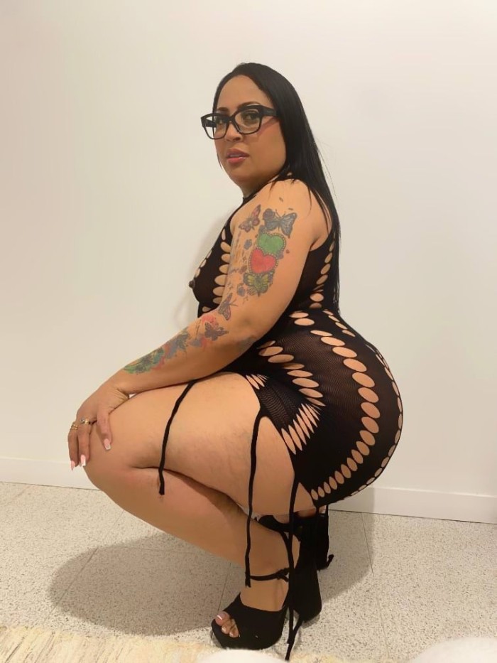 MORENA CURVY , EN PLAZA ESPAÑA