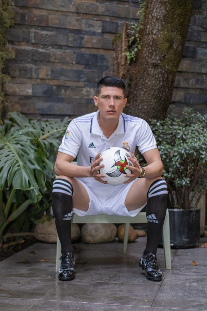 HARRY TU CHICO GAY POTENTE Y ACTIVO  TE ESPERA