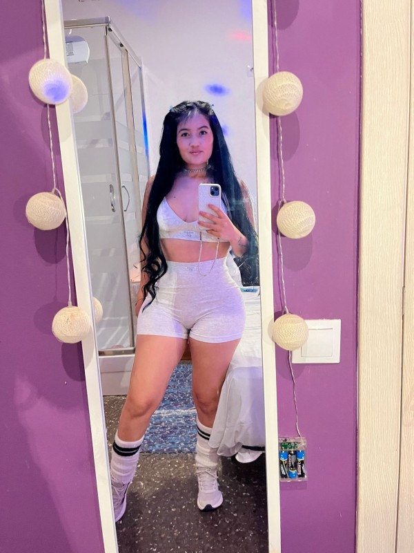 Colombiana mamacita recién llegada!!