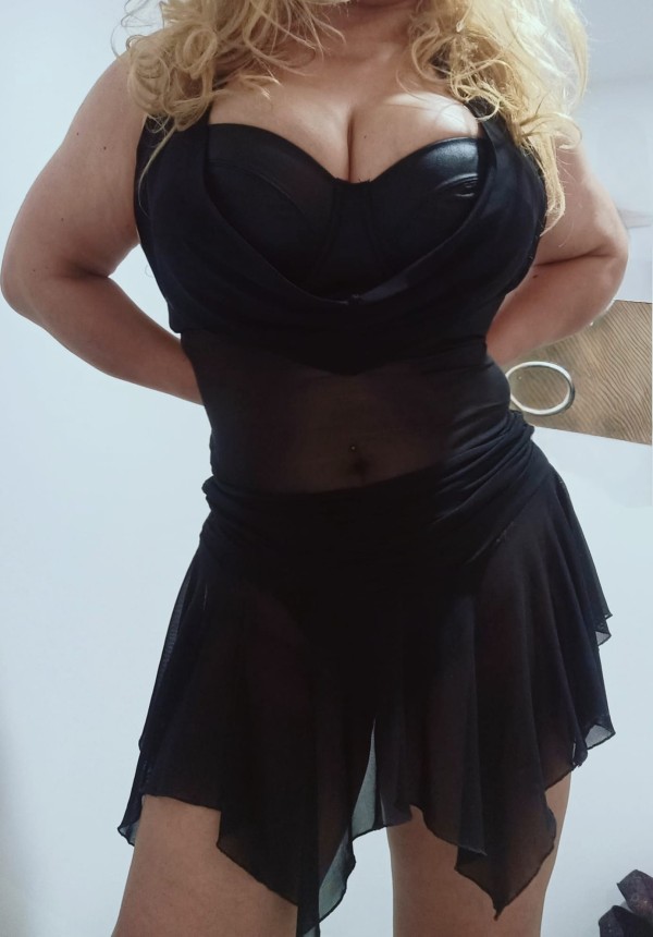 MASAJES  TERAPÉUTICOS UNA HORA 40€ DISPONIBLE JUEVES VIERNES y SÁBADO.