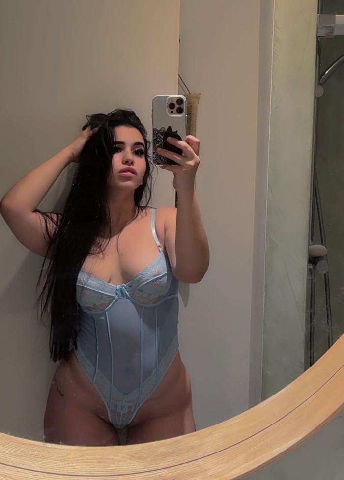 PUTA COLOMBIANA DE GRANDES TETAS