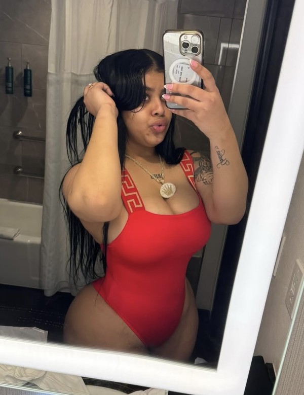 Mariana Fogosa tetona