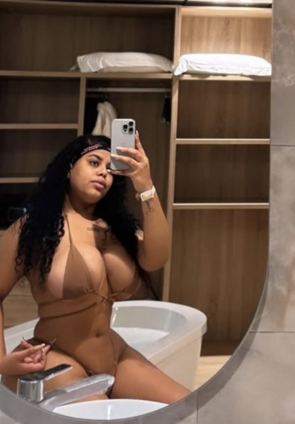 Mariana Fogosa tetona